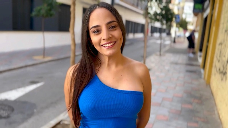 Linda Hot | Pilladas en la calle Online